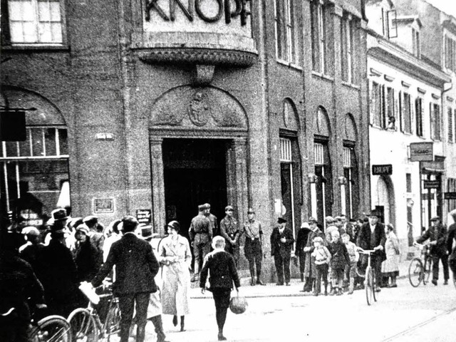 Das  Gebot der Nazis, nicht bei Juden ...haus Knopf, heute Stadtbibliothek.      | Foto: Museum am Burghof