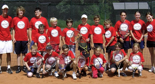 16 Kinder und Jugendliche im Alter von...Teilnehmer das Tennis-Sportabzeichen.   | Foto: BZ