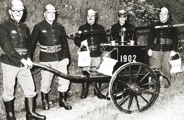 Adolf Pfaff, Hermann Kaltenbach, Augus...ndsaug- und Druckspritze von 1902.      | Foto: Feuerwehr St. Mrgen