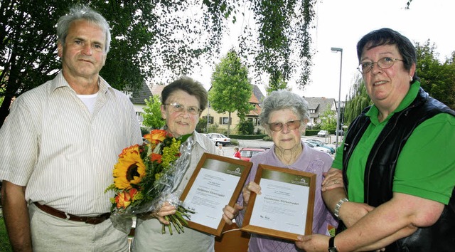 Josef Gehring vom Landesverband ehrte ...zhlte zu den Gratulanten (von links). 