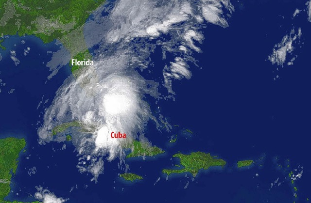 Das Satellitenbild zeigt den Sturm auf seinem Weg nach Florida.  | Foto: AFP