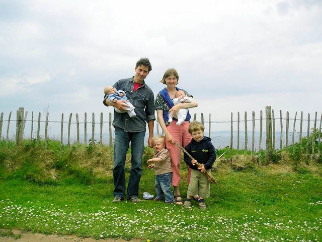 Pfarrer Kai Thierbach mit Familie (Evangelisch-Lutherische Gemeinde Steinen)  | Foto: privat