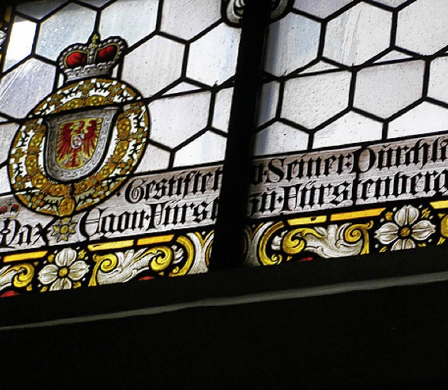 Auch das Frstenbergische Wappen prangt auf einem der Fenster. 