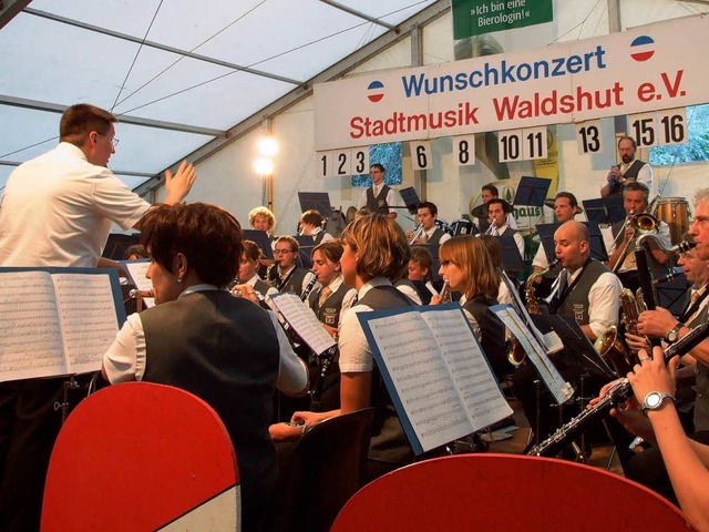 Die Stadtmusik Waldshut spielte am Mon...chkonzert anlsslich der Chilbi auf.    | Foto: Freudig