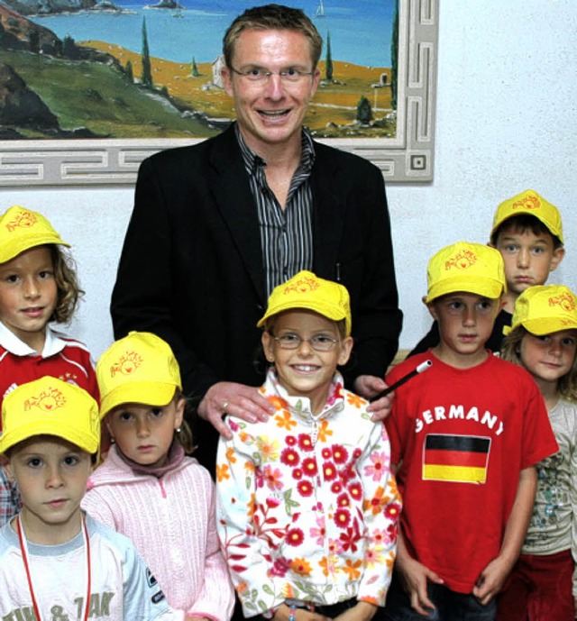 Mit seinen Tricks verzauberte Klaus Schacht  die  Kinder.   | Foto: FRSE