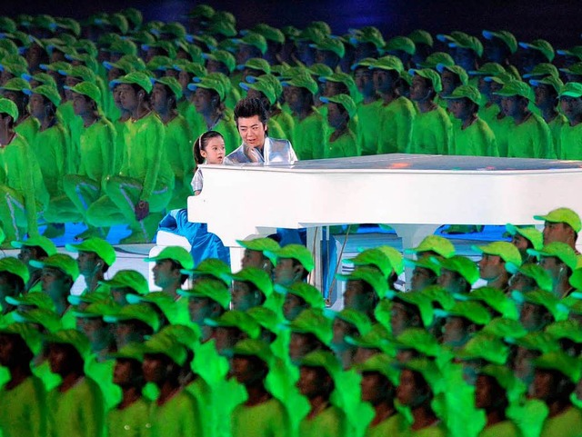 Ganz schn chinesisch: Lang Lang bei d...eier der Olympischen Spiele in Peking.  | Foto: dpa