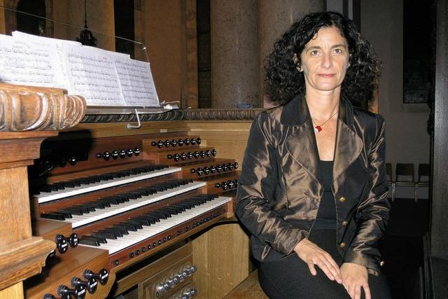 Eine Dirigentin spielte auf der Schwarzorgel im Dom zu St. Blasien