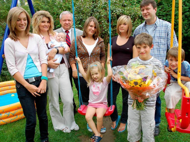 Die Familie Wacker mit  Gustel Schremp..., Sina, Steven, Vater Klaus und Sandro  | Foto: Peter Bomans