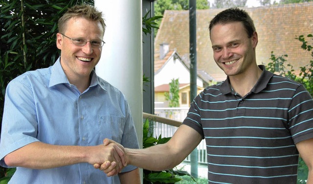 Brgermeister Johannes Ackermann mit d...inde Buggingen, Theo Speyer (rechts).   | Foto: Sigrid Umiger