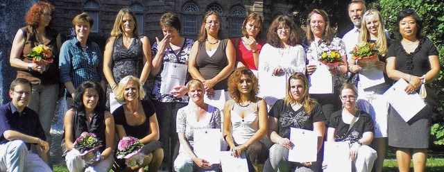 Die erfolgreichen Absolventinnen  des ...beisen (stehend, Dritter von rechts).   | Foto: BZ