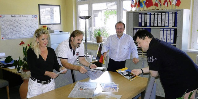 Bemhen sich tglich um rechtzeitige  ... und  Vertriebsinspektor Ralph Jrger.  | Foto: Dieter Erggelet