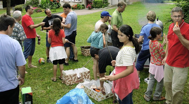 Auch gemeinsames Grillen stand bei der...reizeit des Dekanats auf dem Programm.  | Foto: privat