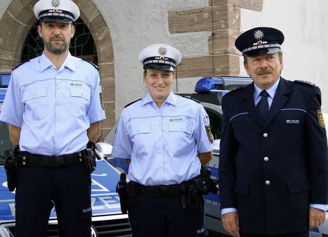 Polizeihauptmeister Michael Himmel, Po...hael Gehri, in ihren neuen Uniformen.   | Foto: BZ