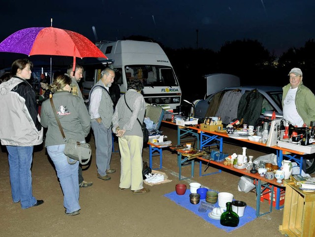 Regentropfen, die auf den Flohmarkt klopfen &#8230;  | Foto: Dieter Erggelet