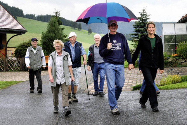 <Bildtext> Kontrolle am Krhenhof:  Wa... beim Wandertag in Waldau.</Bildtext>   | Foto: Eva Korinth