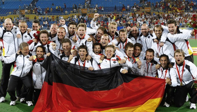 berbordende Freude: Deutschlands Hock...Goldmedaille im Endspiel gegen Spanien  | Foto: dpa