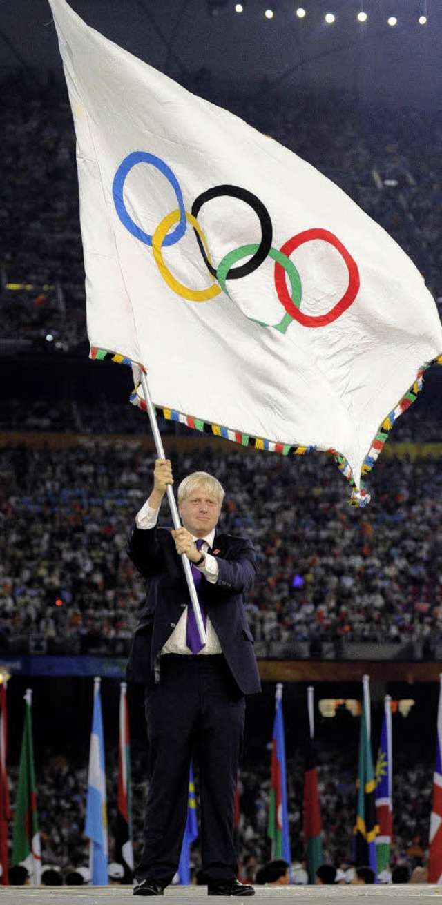 Londons Brgermeister  Boris Johnson hat die Olympia-Fahne in Peking abgeholt.  | Foto: dpa