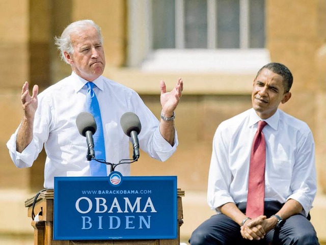 US-Senator Joe Biden (links) gilt als ... soll als Vize-Prsident Obama helfen.  | Foto: dpa