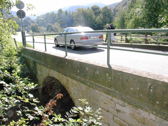 Die alte Steinbrcke ber den Klemmbac...eine Stahlbetonkonstruktion ersetzt.    | Foto: Volker Mnch