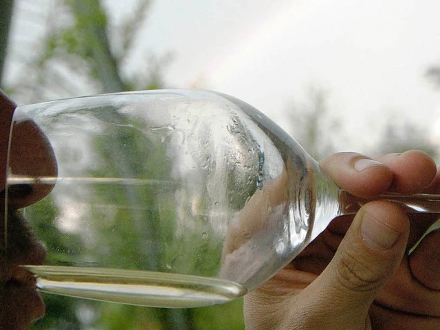 Wer tief ins Glas geschaut hat, fhrt besser mit dem Bus nach Hause.  | Foto: Julia Jacob