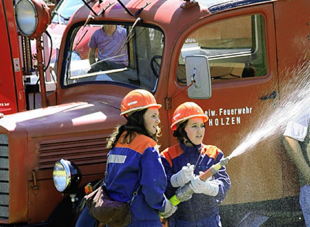 Die Jugendfeuerwehr Kandern bei der Brandbekmpfung   | Foto: raab