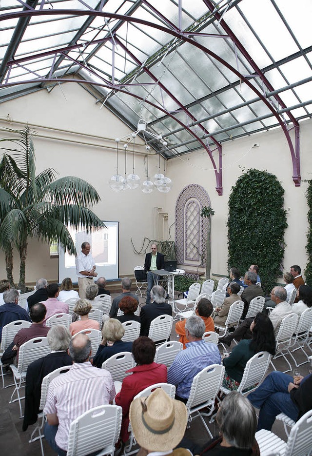 Bernd Kntzig sprach in der Orangerie ...Formfindung und Formerfindung&#8220;.   | Foto: Christoph Breithaupt