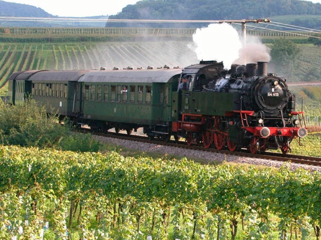 Mit der Lok 64419 der Kochertalbahn is...ember wieder am Kaiserstuhl unterwegs.  | Foto: honorarfrei