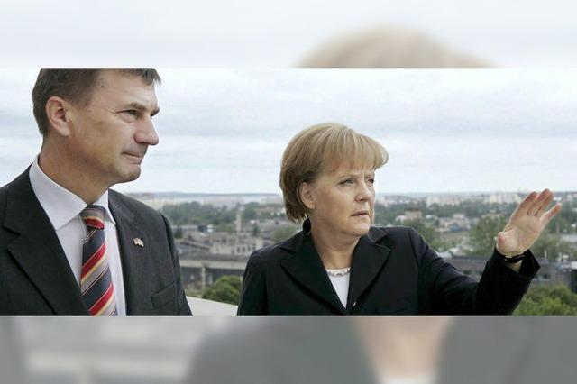 Angela Merkel beruhigt die Balten
