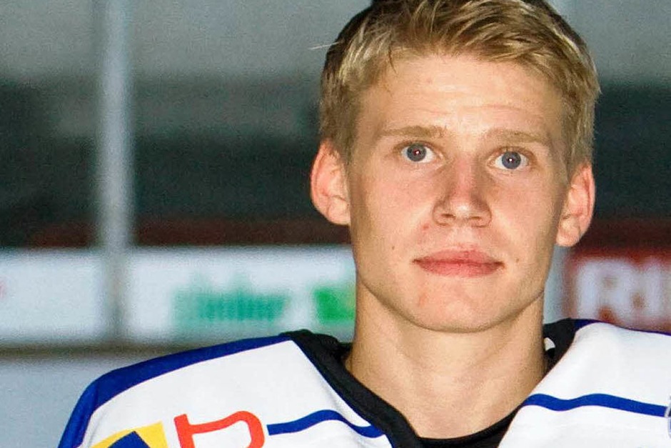 Christoph Mathis, 20, ist ein Freiburger Eigengewächs und fungiert als Glasers Stellvertreter. Mathis ist zweifellos sehr talentiert. Wenn er seine Reflex-Gabe mit Fleiß und Arbeitseifer pflegt, kann ein sehr guter Goalie aus ihm werden. (Foto: Dominic Rock) Christoph Mathis, 20, ist ein Freiburger Eigengewächs und fungiert als Glasers Stellvertreter. Mathis ist zweifellos sehr talentiert. Wenn er seine Reflex-Gabe mit Fleiß und Arbeitseifer pflegt, kann ein sehr guter Goalie aus ihm werden. (Foto: Dominic Rock)
