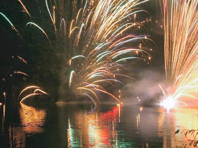 Das große Feuerwerk am Samstagabend so... der Höhepunkt des Rheinfests werden. | Foto: Roland Vitt Das große Feuerwerk am Samstagabend so... der Höhepunkt des Rheinfests werden. | Foto: Roland Vitt