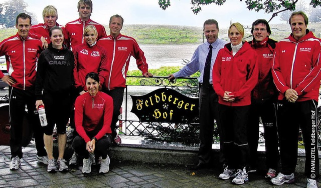 Die niederlndische Eisschnelllauf-Nat...rektor Mike Bttcher (links daneben).   | Foto: FELDBERGER HOF