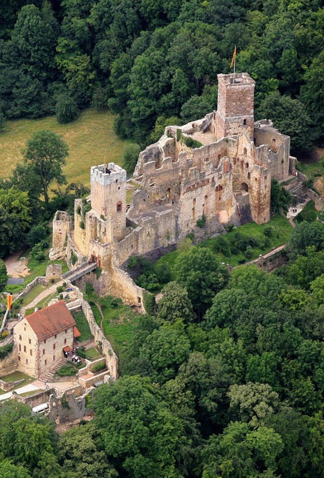 Blick  auf Bergfried und Giller.   | Foto: Meyer