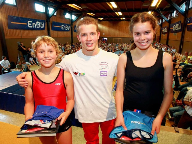 Fabian Hambchen   mit Johannes (11) und Jana Zipfel (14) in Sexau   | Foto: Seeger