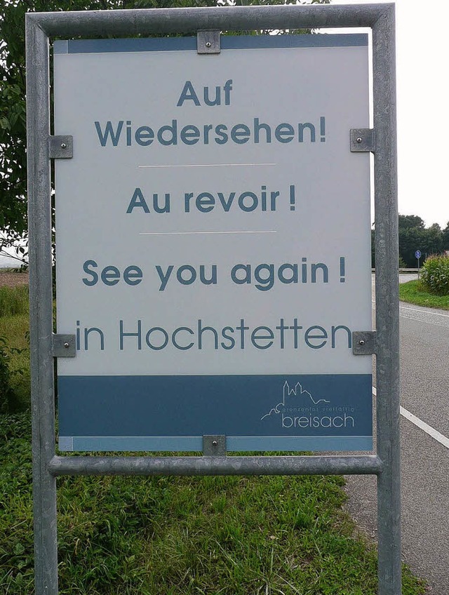 Die Ortschaft Hochstetten verabschiedet seine Gste in drei Sprachen. 
