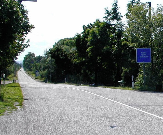 Links entlang der Landstrae 103 vom R...meter langer Fu- und Radweg gebaut.    | Foto: Erika Sieberts