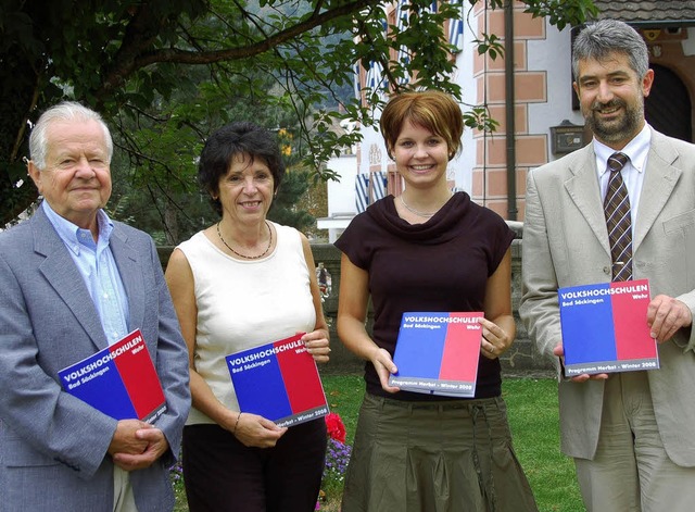 Winfried Schidlo, Monika Uhrig, Caroli...hschulen  Bad Sckingen und Wehr vor.   | Foto: Heike Armbruster