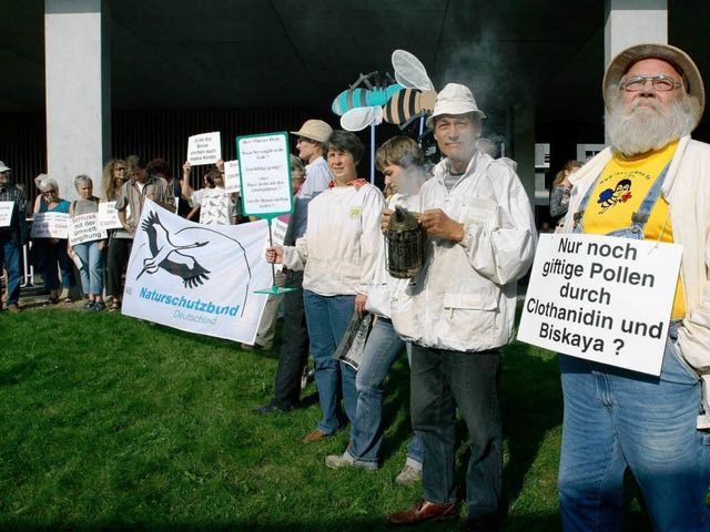 Imker und Naturschtzer lieen es rauchen  | Foto: Rita Eggstein