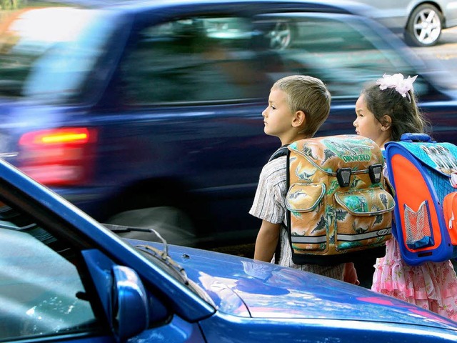 Kinder sind im Straenverkehr besonders gefhrdet.  | Foto: dpa