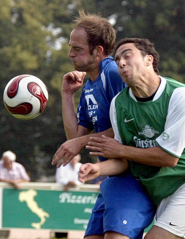 Ungleiches Paar:  Mario Kaiser vom FC ...links) und der Donaueschinger Ugur Tad  | Foto: Reinhardt