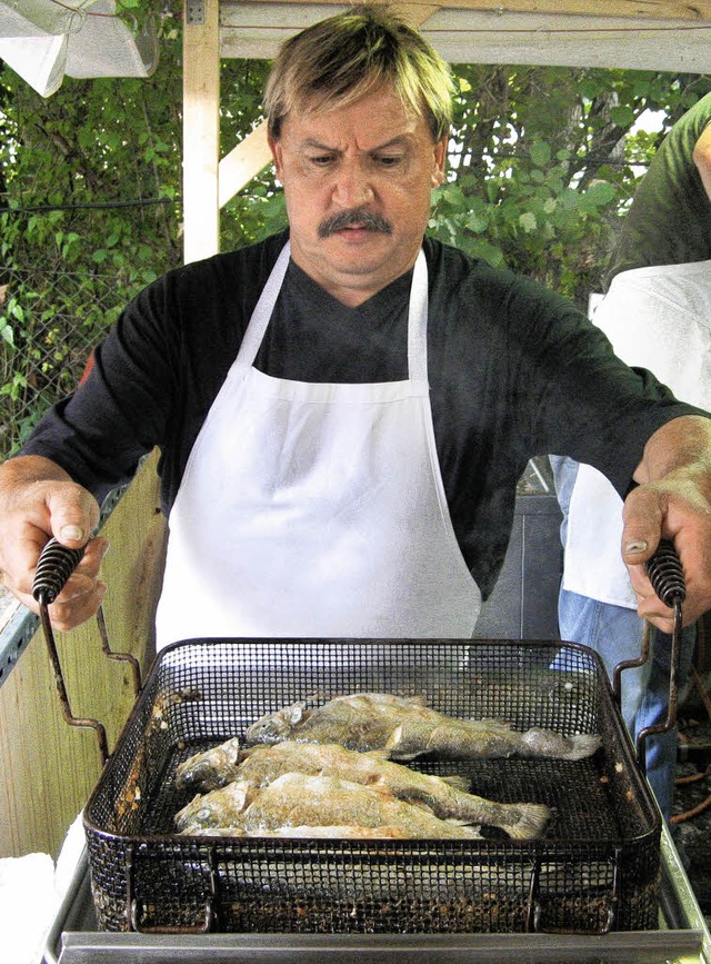 Ewald Kunzelmann lie die Fritteuse  hei laufen.   | Foto: Norbert Sedlak