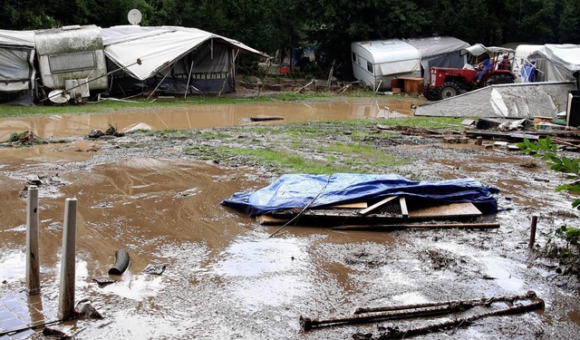 Verheerend sah es auf dem Campingplatz in Steinach aus.   | Foto: peter Heck (2)/BZ