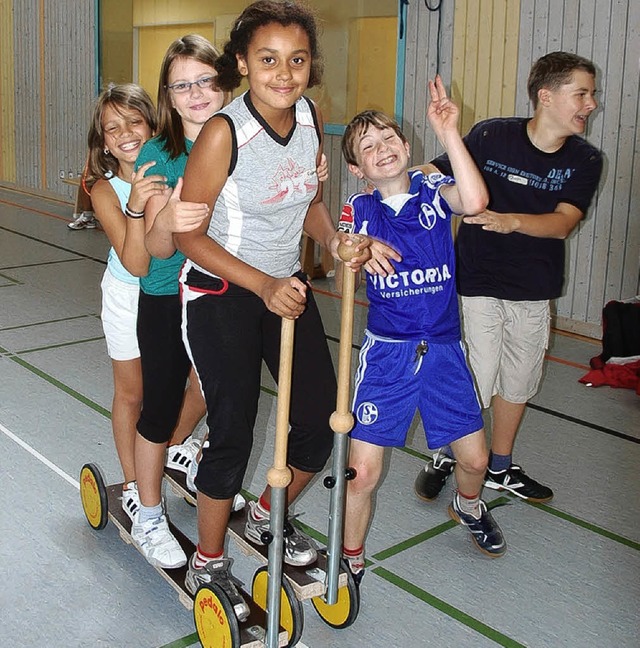 Immer diese Jungs:  Lena, Sofie und Es...Stadt&#8220; die Lhne  aus (rechts).   | Foto: Ralf Burgmaier