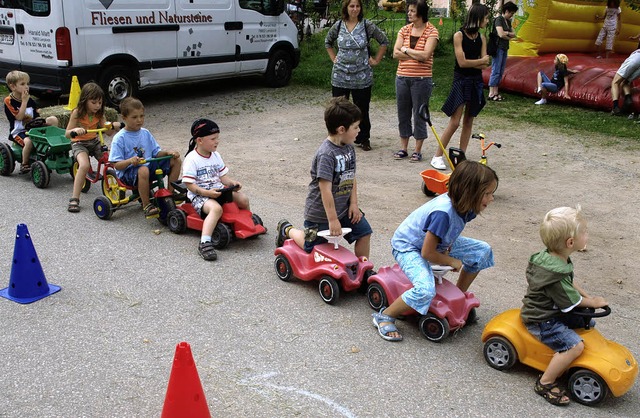 Aufgereiht wartet die Bobbycar-Schlang...ienfreundliches Lenzkirch der Renner.   | Foto: Marion Pfordt