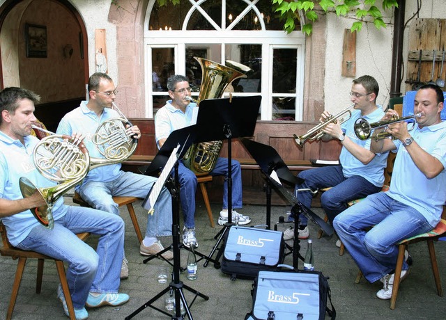 Das Ensemble &#8222;Brass 5&#8220; kon...t im Krone-Innenhof erneut berzeugen.  | Foto: Werner Schnabl