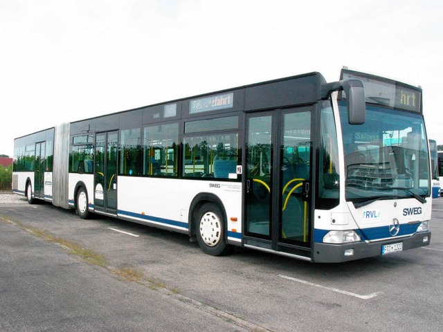 Mit dem Einsatz von Gelenkbussen kann die SWEG mehr Schler befrdern.  | Foto: SWEG