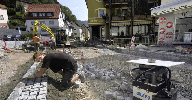 Den  Baufortschritt  in der Schnauer ...ichtung  Sparkassenplatz verlagert.     | Foto: Robert Bergmann