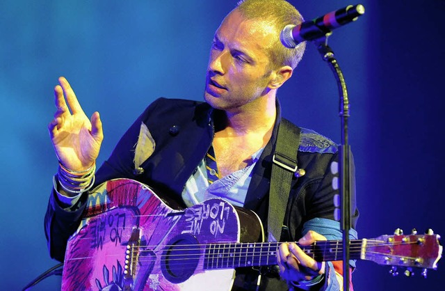 &#8222;No me llores&#8220; &#8211; Wei...Chris Martin auf der Gitarre stehen.    | Foto: afp