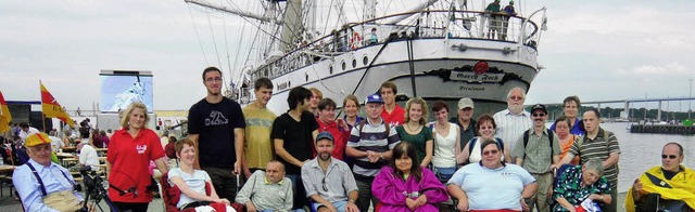 Ein Teil der Freizeitgruppe (insgesamt...orch Fock&#8220; im Stralsunder Hafen   | Foto: privat