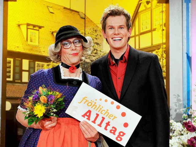 Frau Wber und Moderator Malte Arkona sind am Donnerstag in Durbach.  | Foto: swr