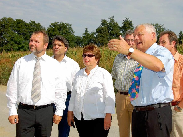 Brgermeister Hansjrg Rupp (vorne rec... (SPD) die Forderungen der Gemeinde.    | Foto: Frey